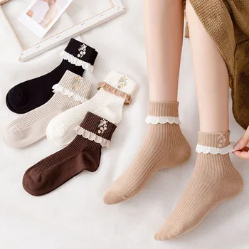 Чорапи в средата на тръбата Дамски памучен ръб изящни чорапи за бродерия фланцови вертикални ленти купчина чорапи творчески дизайн прост стил