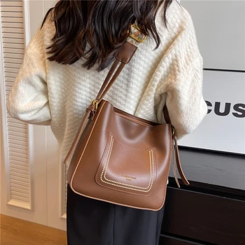 Toptrends Реколта широка каишка Crossbody чанти за жени 2024 тенденция дизайнер кофа рамо чанти PU кожа дами чанти