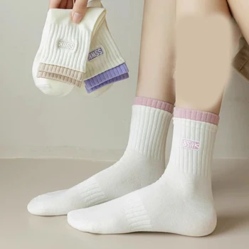 Обикновено писмо бродирани памучни чорапи жени бели средни чорапи тръба спортни дишащи чорапи есен зима случайни чорап